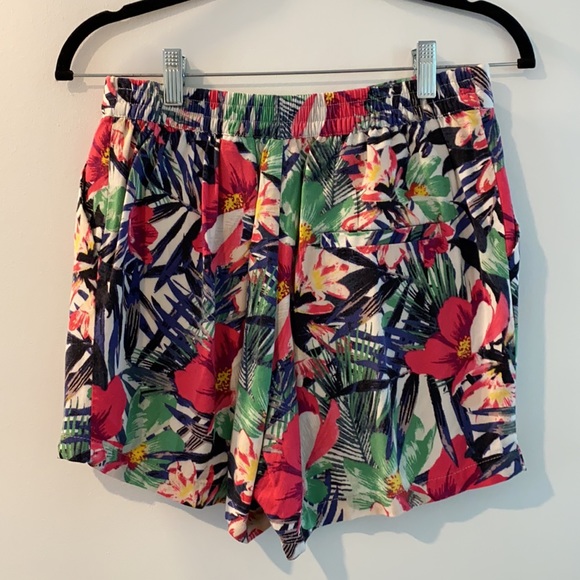 High waisted shorts - Picture 2 of 2